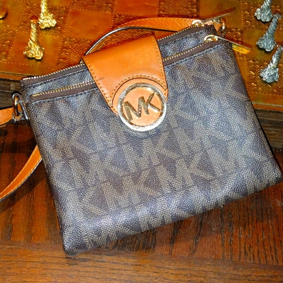 Michael Kors Crossbody Foldout Wallet Built-in Handbag - Picture 1 of 8
